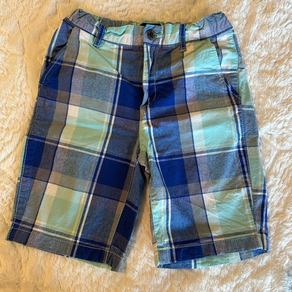 Like new, The Children’s Place Plaid Blue and Green Chino Shorts, size 8.